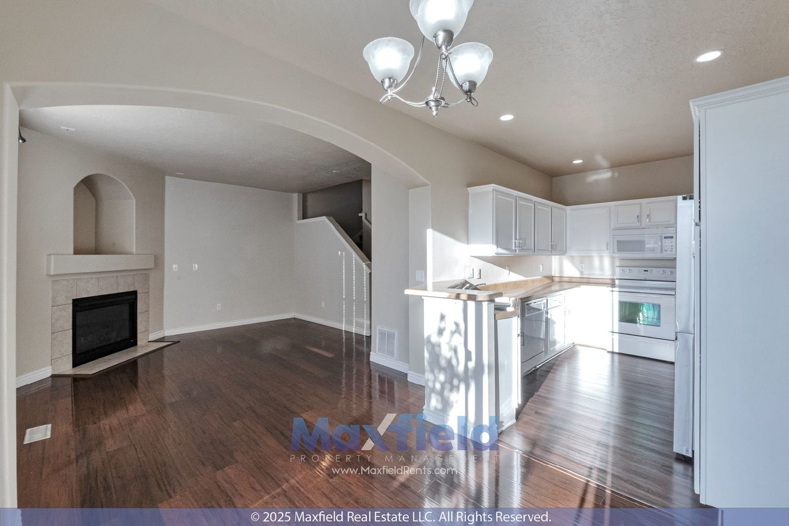Townhouse 4BD 3.5BA NEW CARPET - east of I-15 Lehi property image