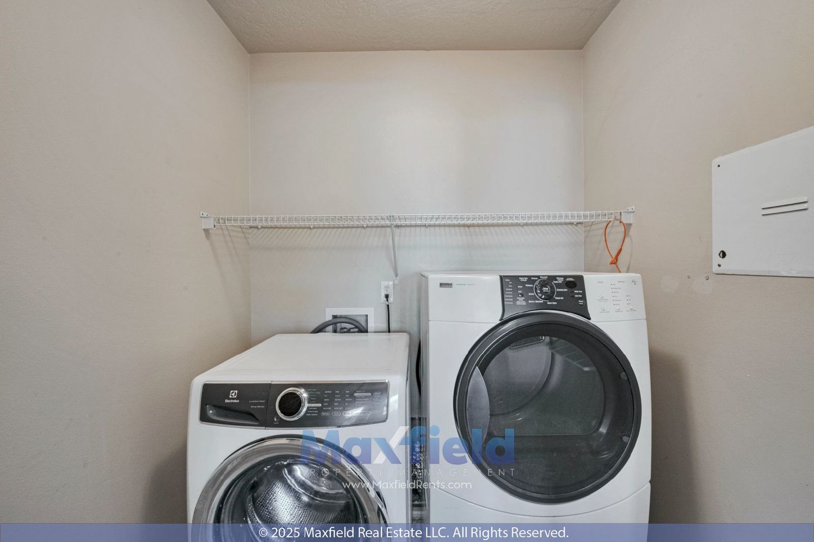 Townhouse 4BD 3.5BA NEW CARPET - east of I-15 Lehi property image