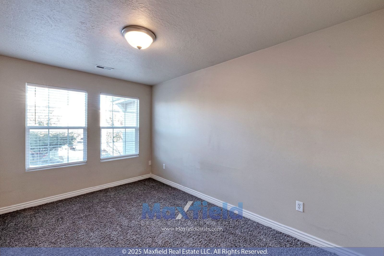 Townhouse 4BD 3.5BA NEW CARPET - east of I-15 Lehi property image