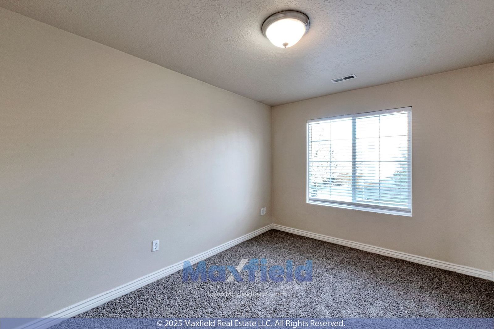 Townhouse 4BD 3.5BA NEW CARPET - east of I-15 Lehi property image