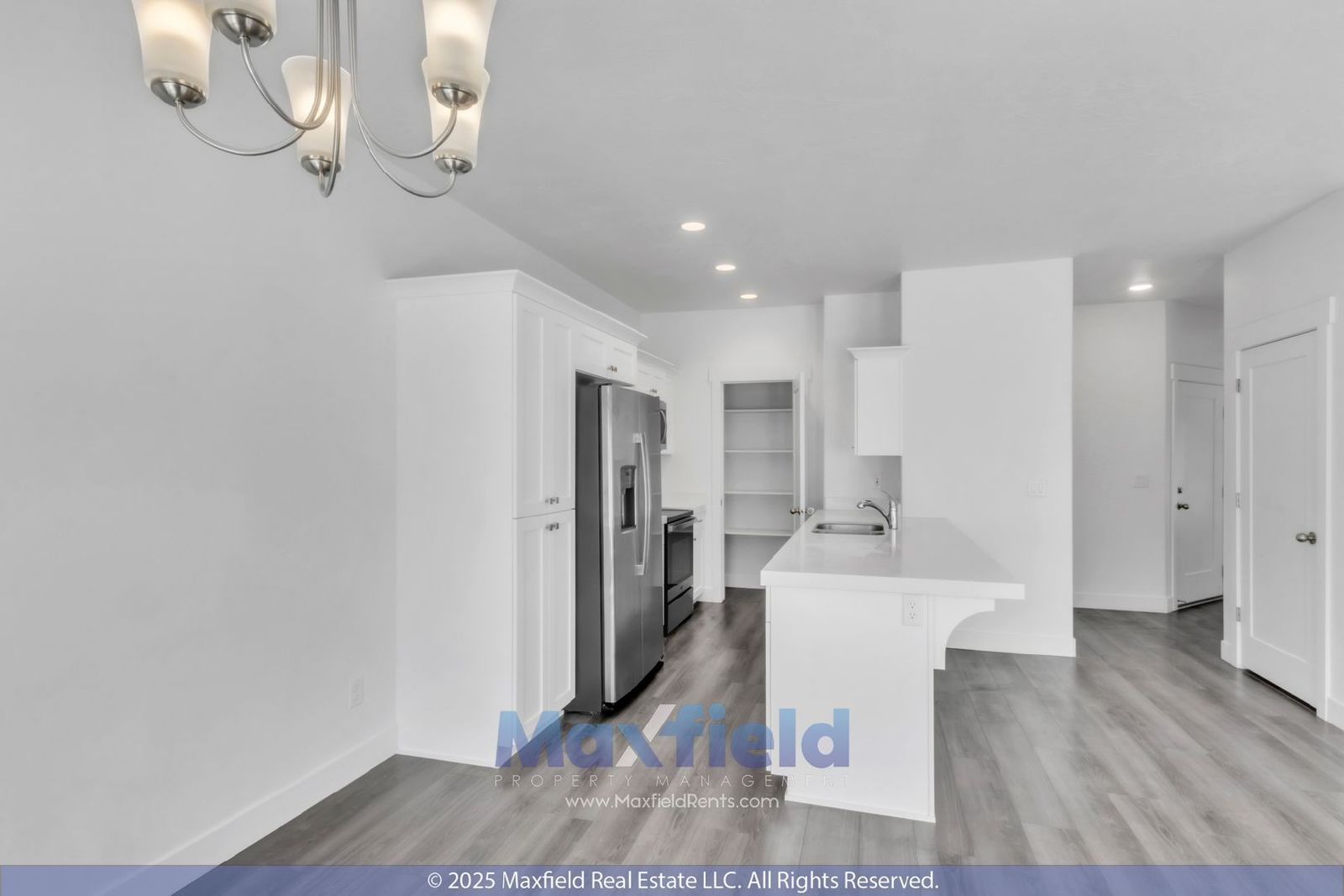 Spacious 5-Bedroom End-Unit Townhome with Finished Basement & Community Amenities Galore property image