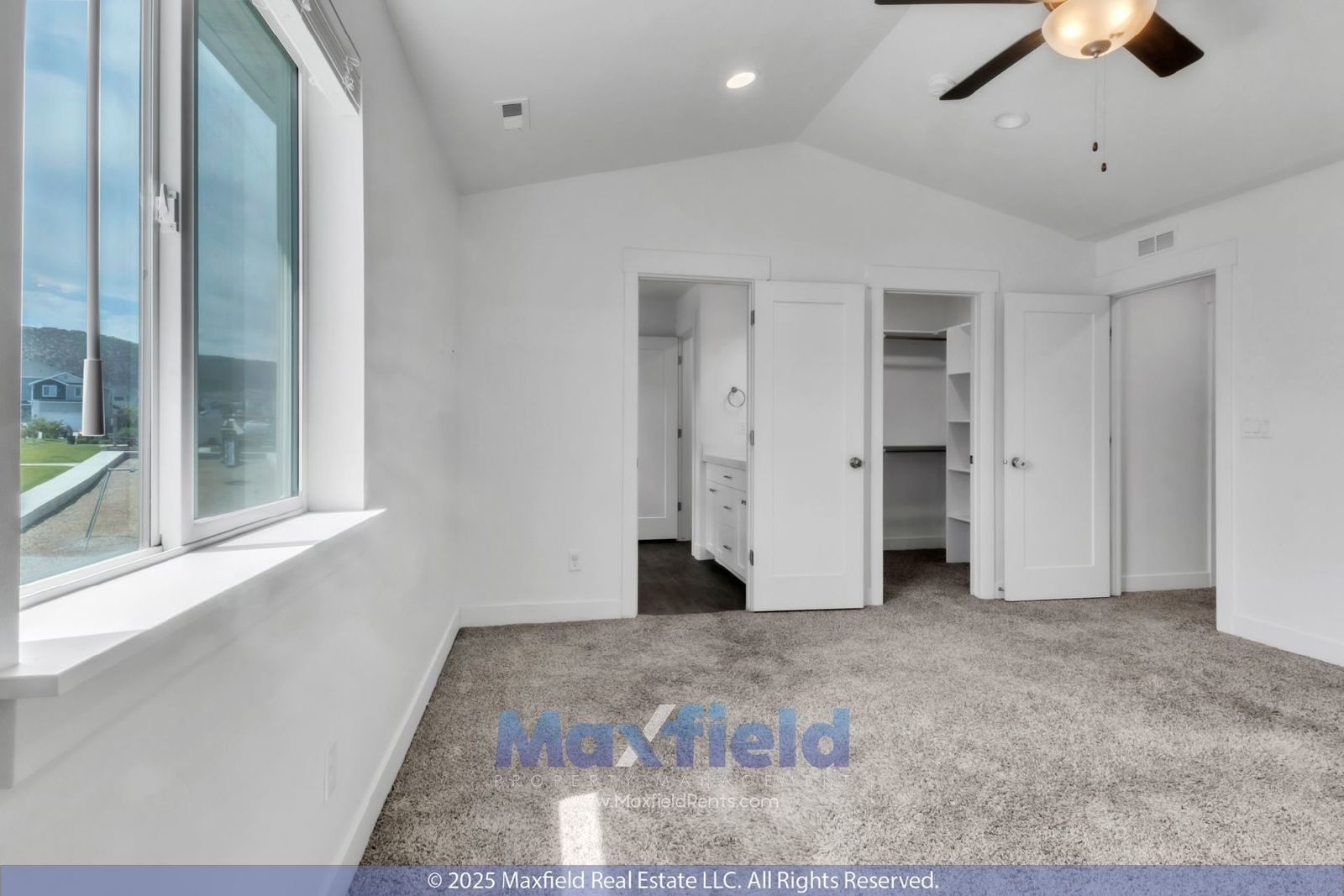 Spacious 5-Bedroom End-Unit Townhome with Finished Basement & Community Amenities Galore property image