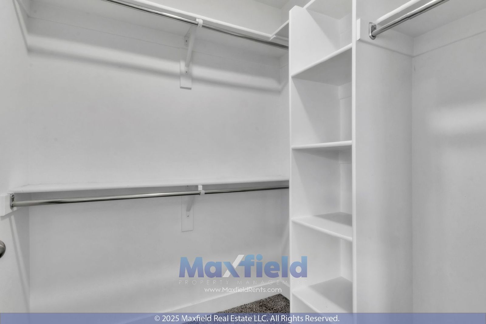 Spacious 5-Bedroom End-Unit Townhome with Finished Basement & Community Amenities Galore property image