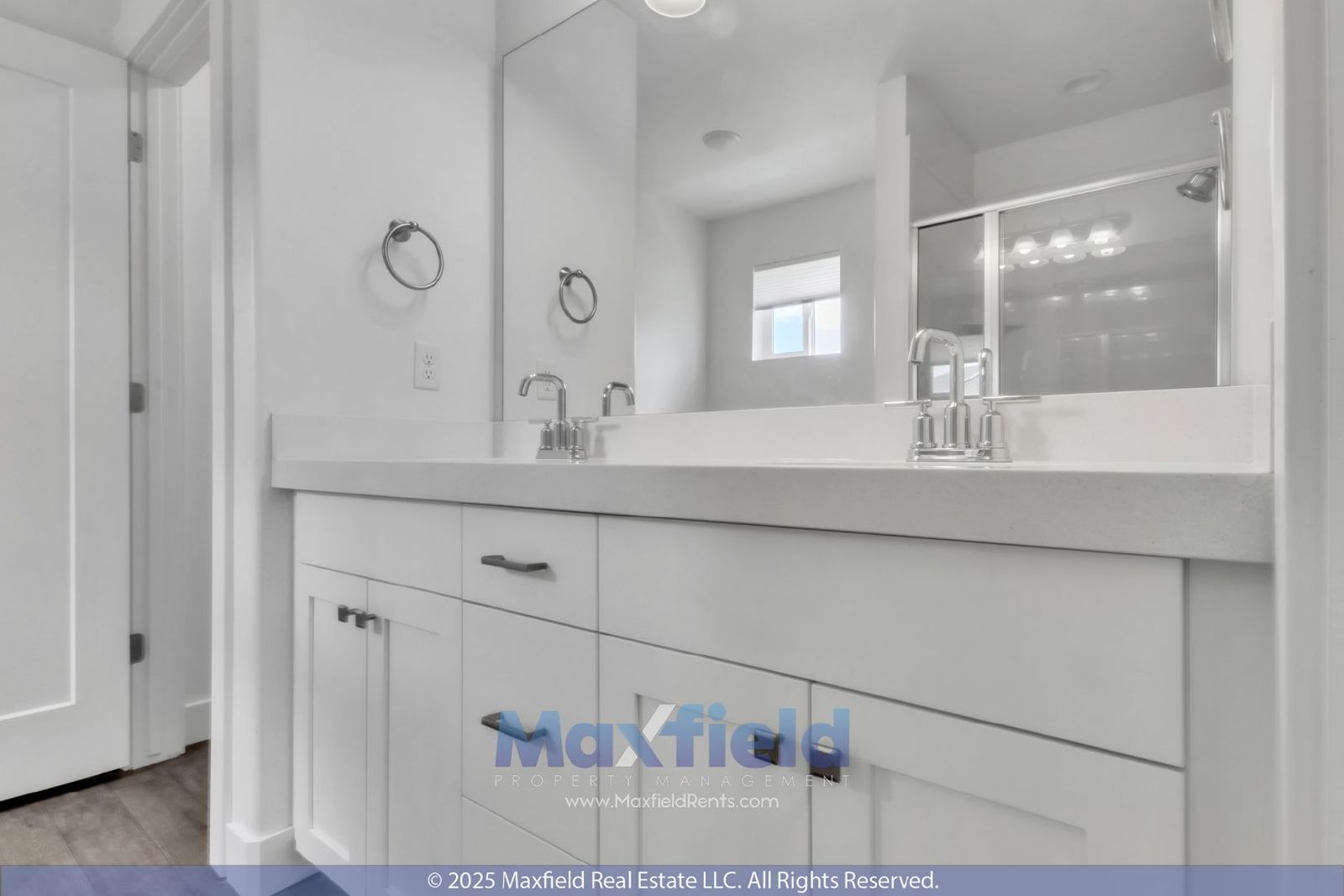 Spacious 5-Bedroom End-Unit Townhome with Finished Basement & Community Amenities Galore property image