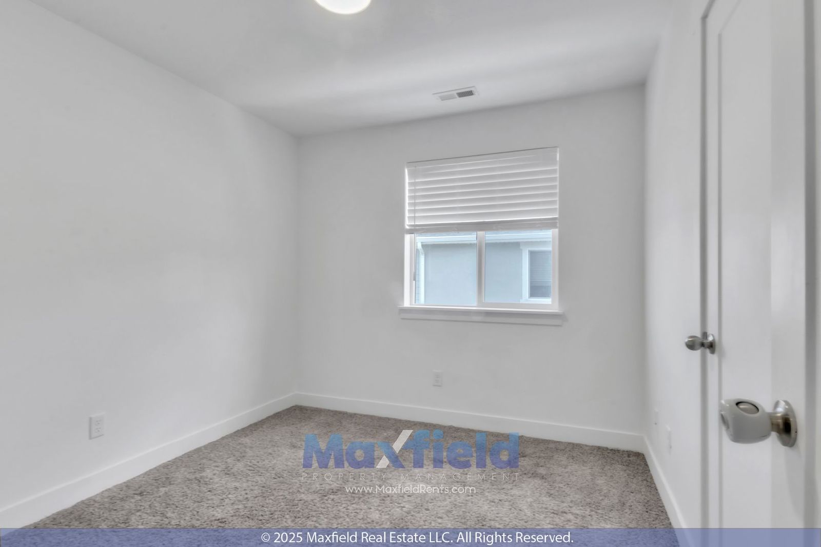 Spacious 5-Bedroom End-Unit Townhome with Finished Basement & Community Amenities Galore property image