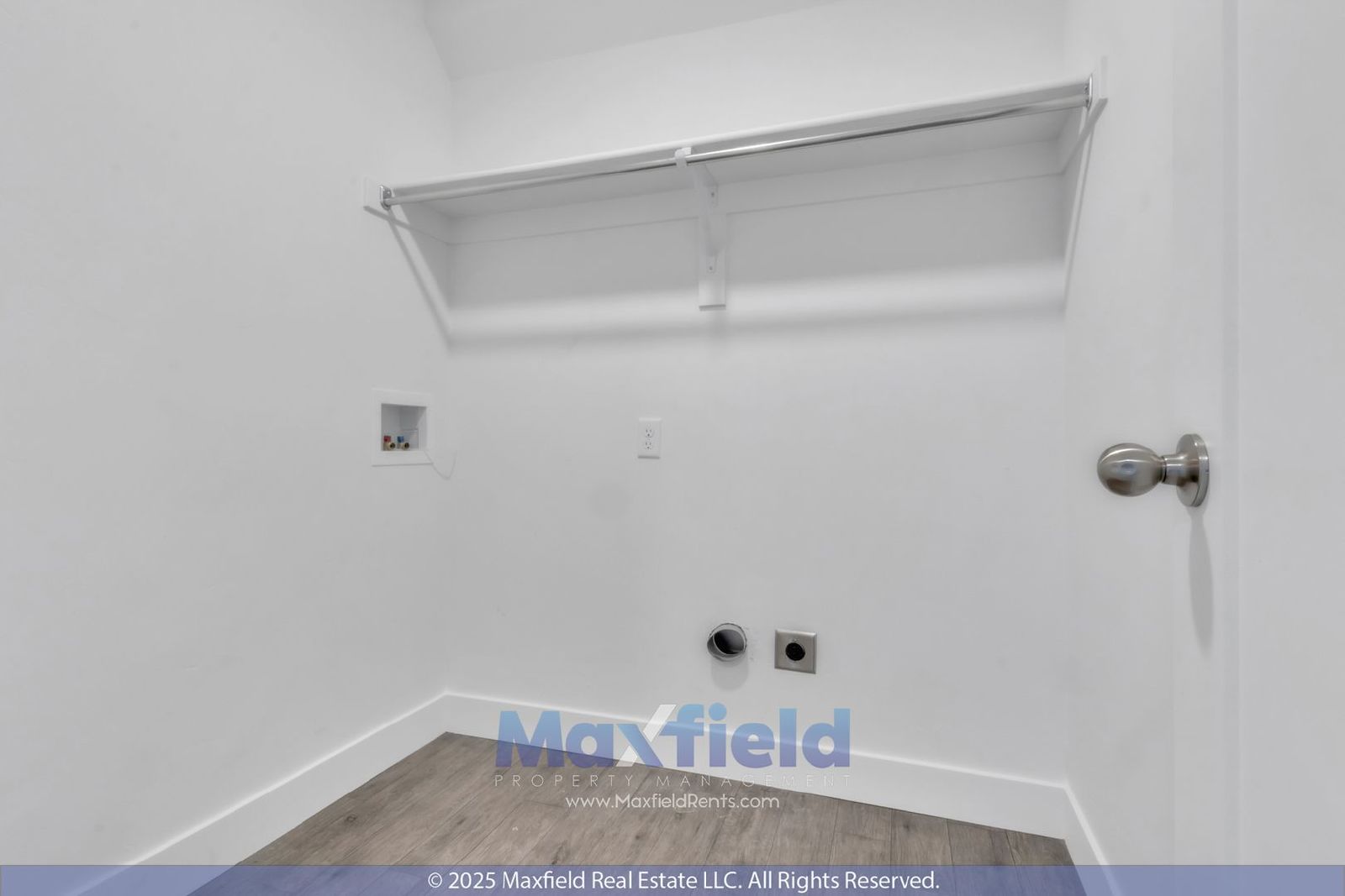 Spacious 5-Bedroom End-Unit Townhome with Finished Basement & Community Amenities Galore property image