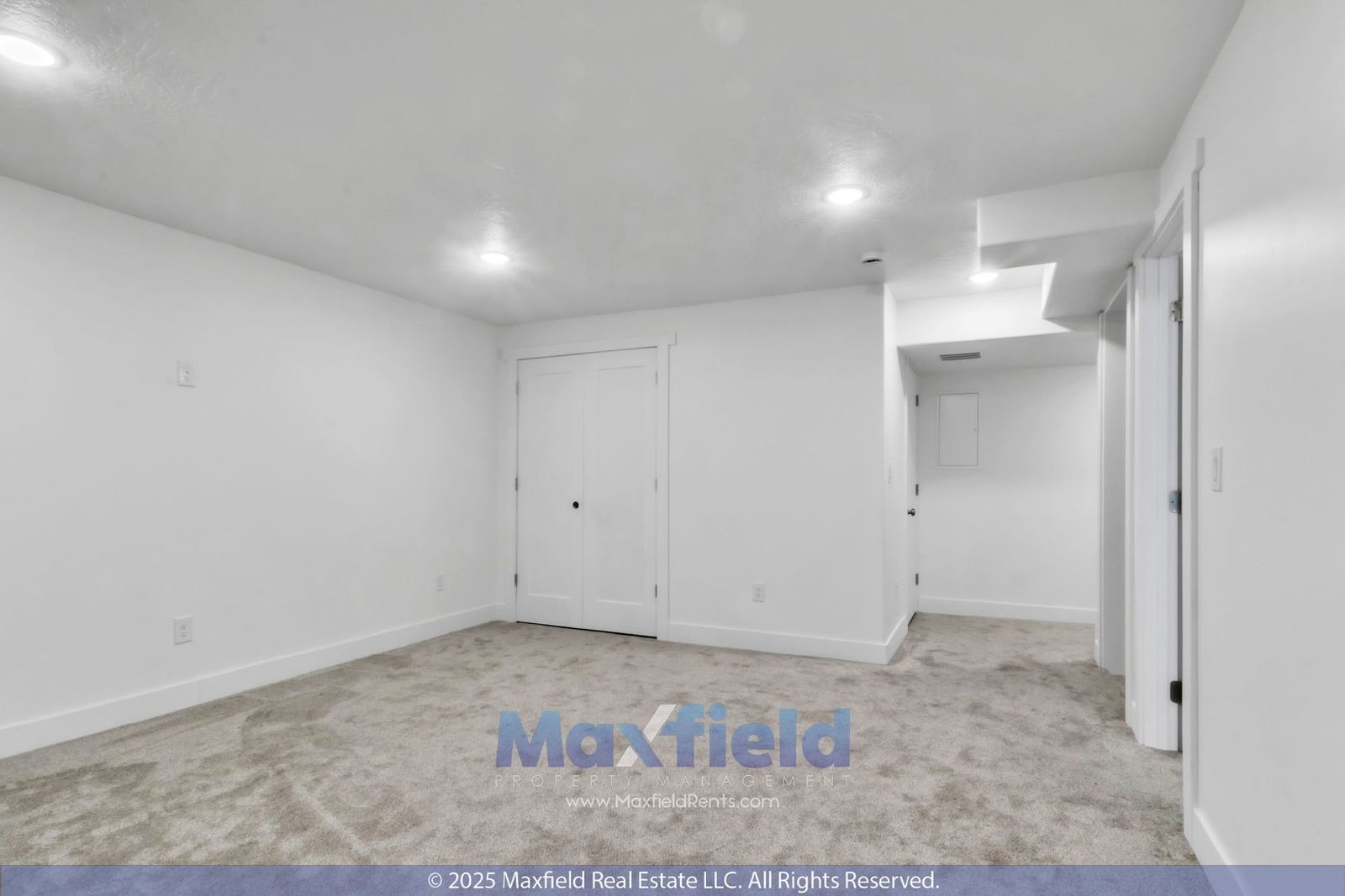 Spacious 5-Bedroom End-Unit Townhome with Finished Basement & Community Amenities Galore property image