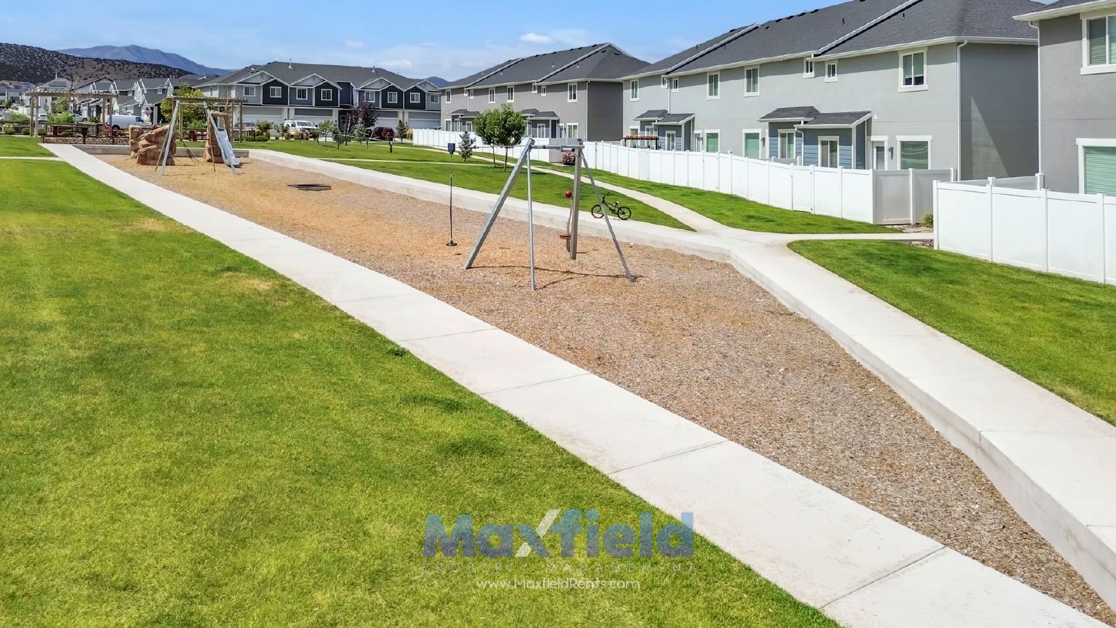 Spacious 5-Bedroom End-Unit Townhome with Finished Basement & Community Amenities Galore property image