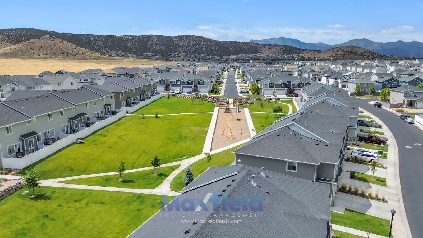 Spacious 5-Bedroom End-Unit Townhome with Finished Basement & Community Amenities Galore property image