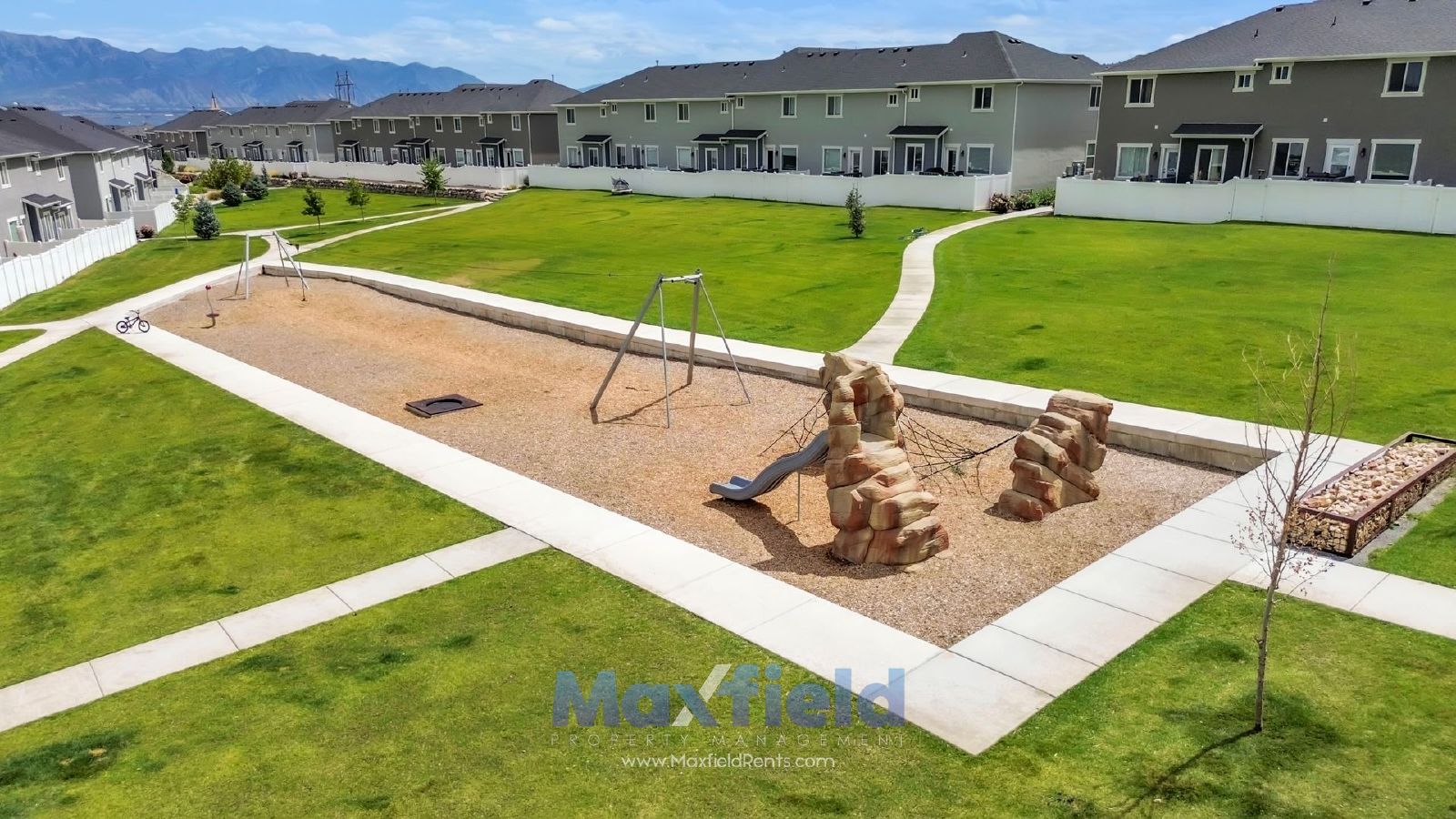 Spacious 5-Bedroom End-Unit Townhome with Finished Basement & Community Amenities Galore property image