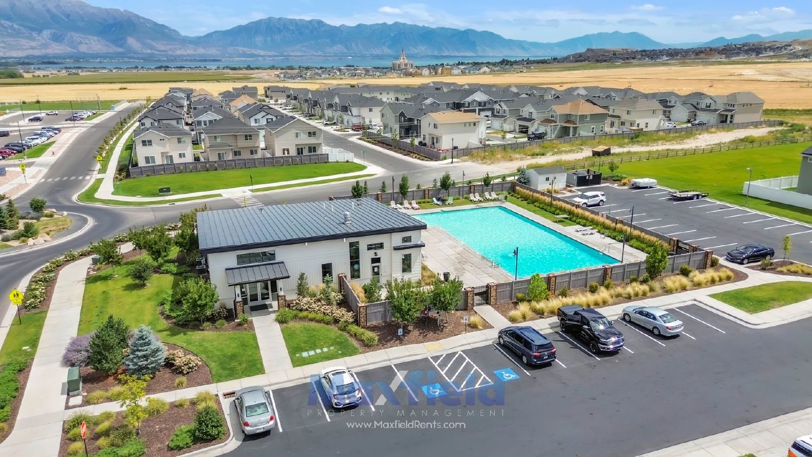 Spacious 5-Bedroom End-Unit Townhome with Finished Basement & Community Amenities Galore property image