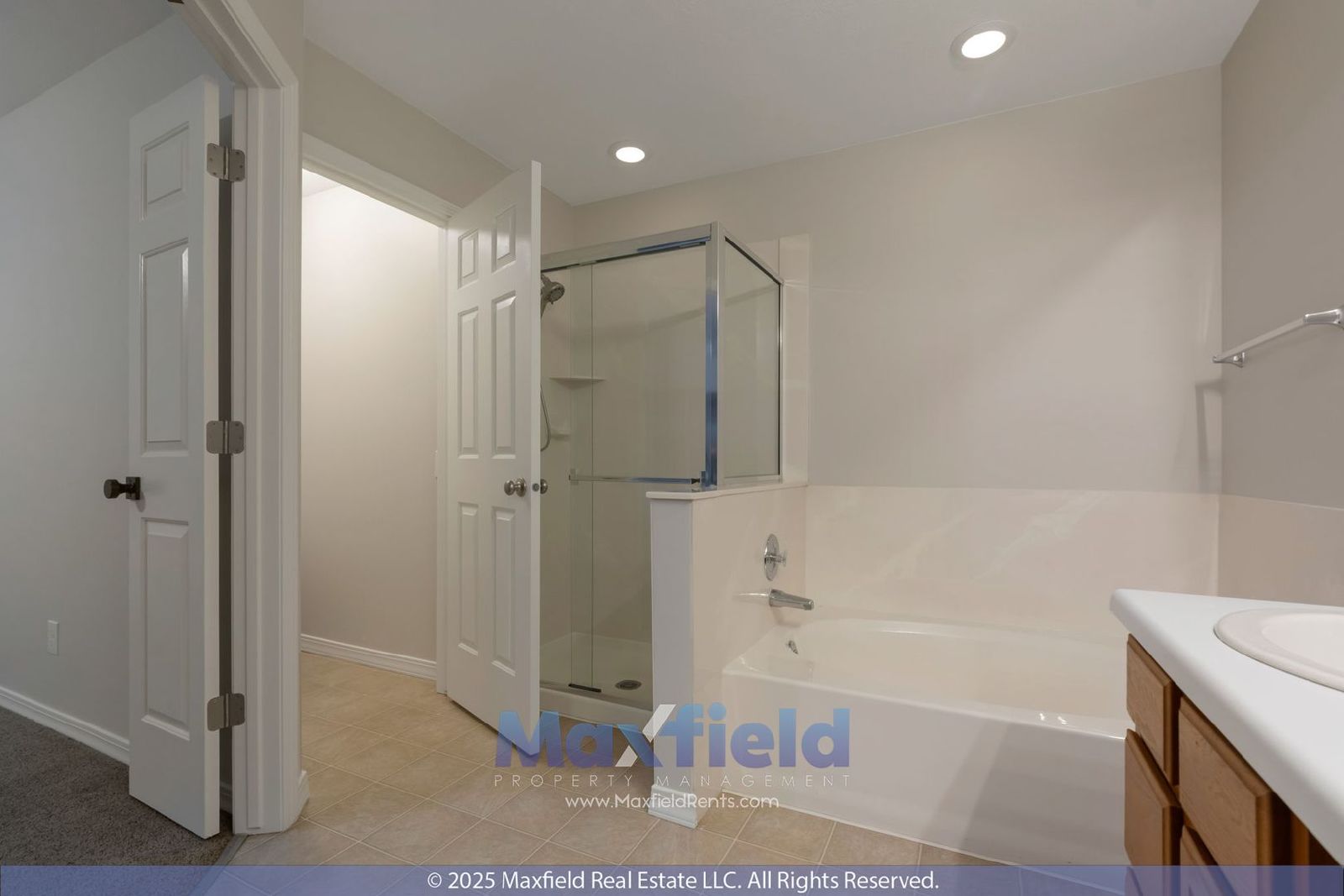 Beautiful 6BD, 3.5BTH, 3GAR Home in Cranberry Hills property image