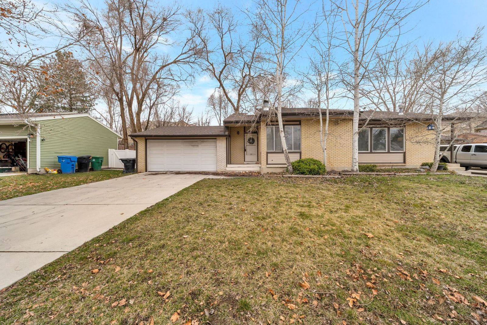 Murray Cul-de-sac Side by Side Duplex with New Carpet and Paint property image