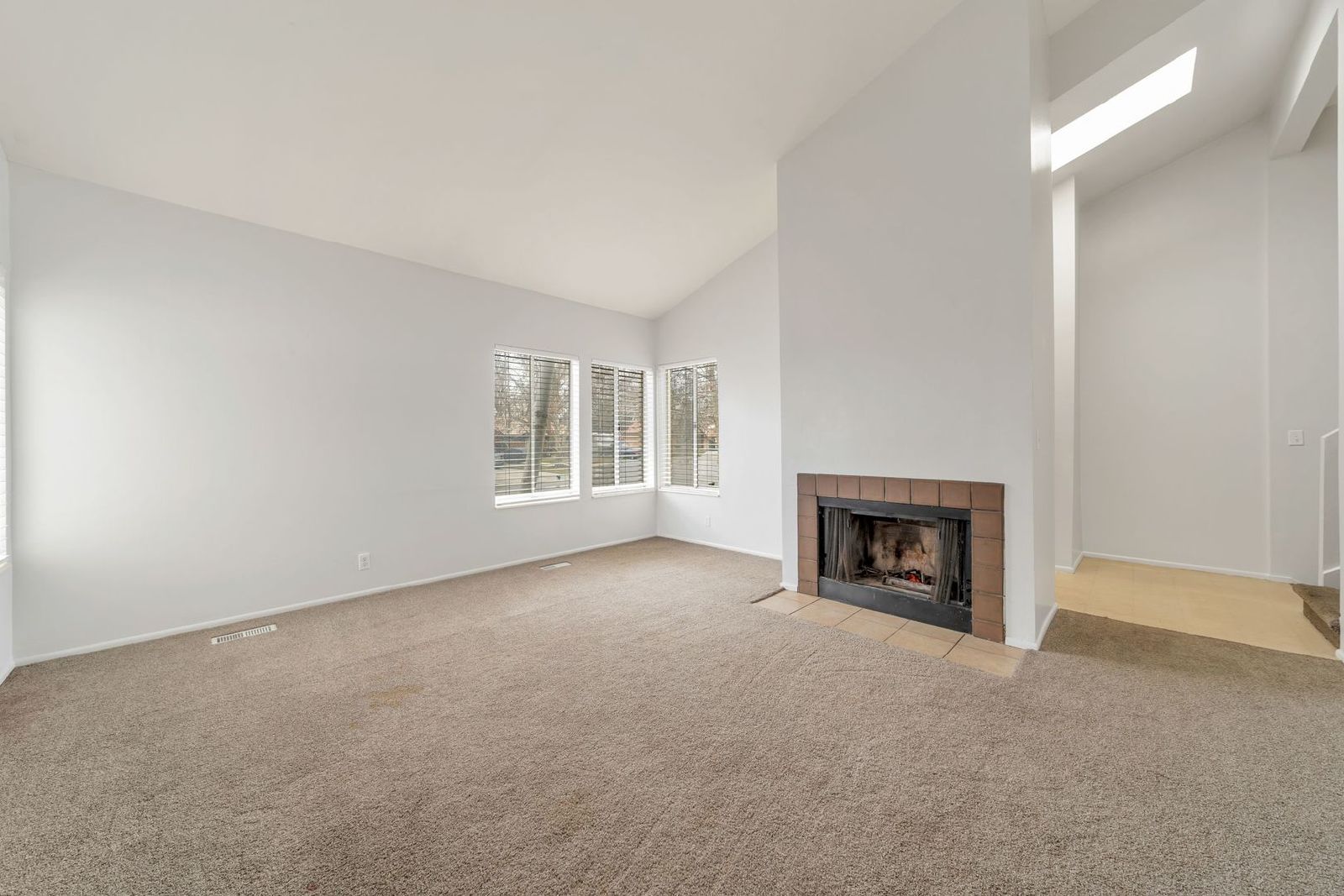 Murray Cul-de-sac Side by Side Duplex with New Carpet and Paint property image