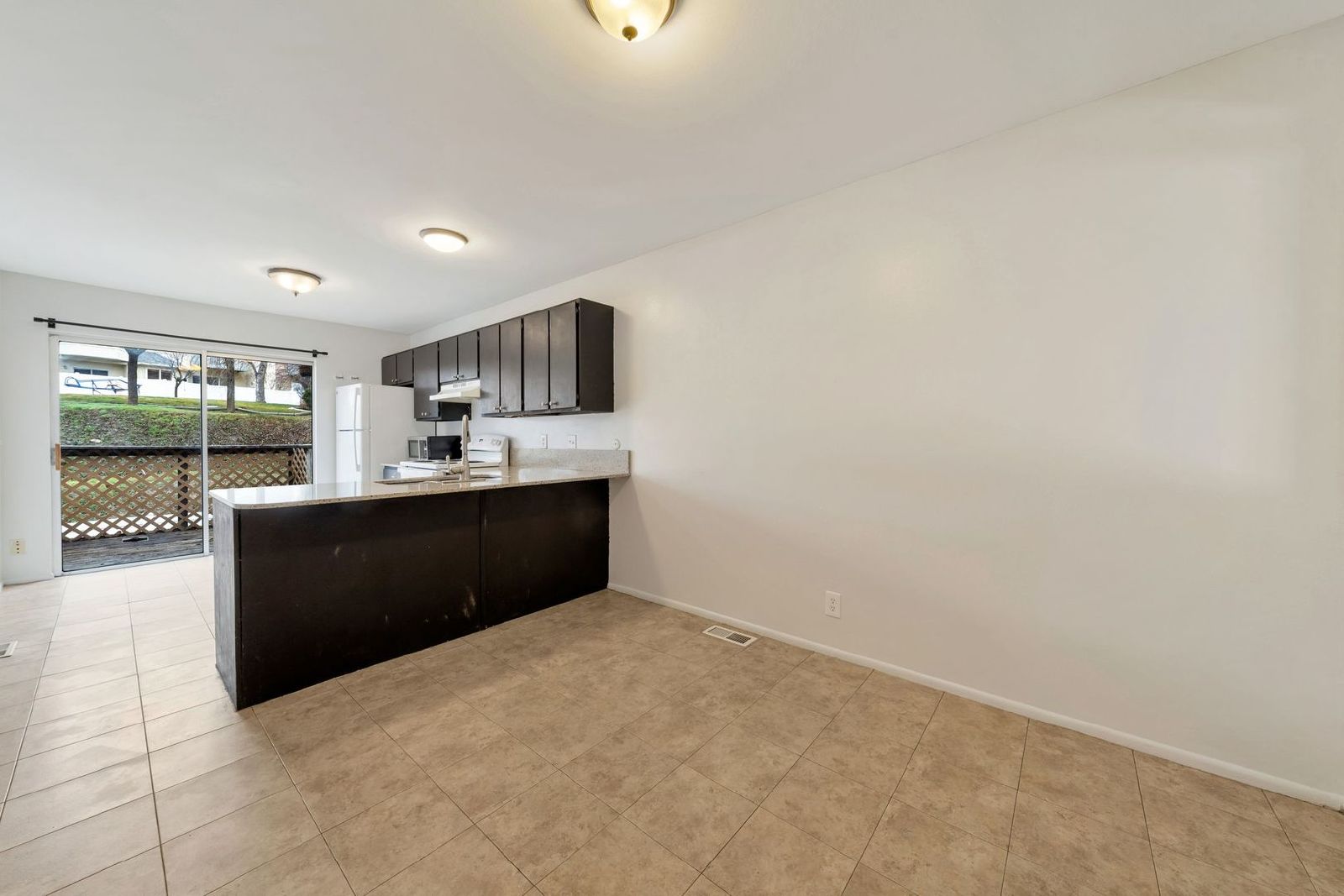 Murray Cul-de-sac Side by Side Duplex with New Carpet and Paint property image