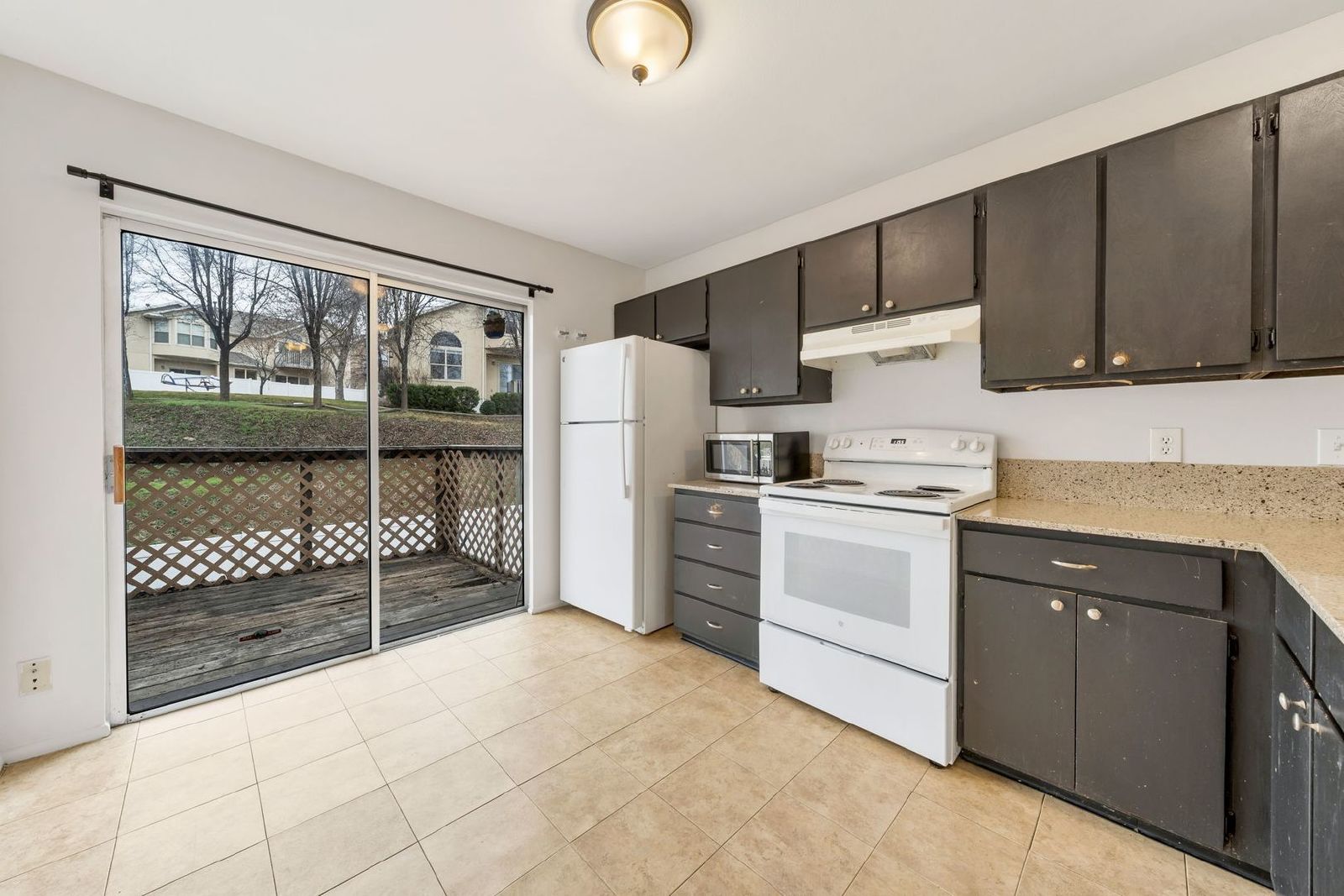 Murray Cul-de-sac Side by Side Duplex with New Carpet and Paint property image