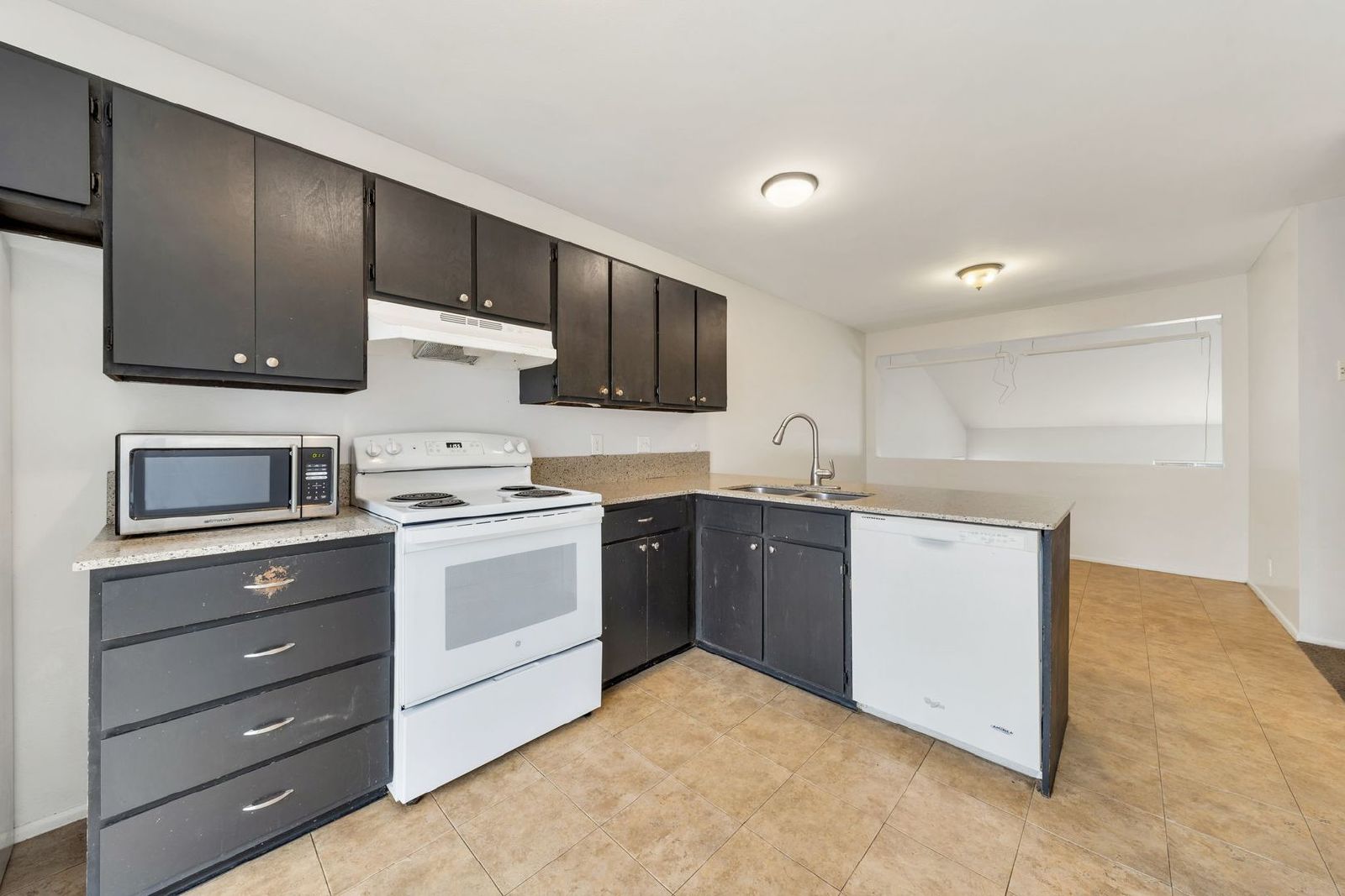 Murray Cul-de-sac Side by Side Duplex with New Carpet and Paint property image