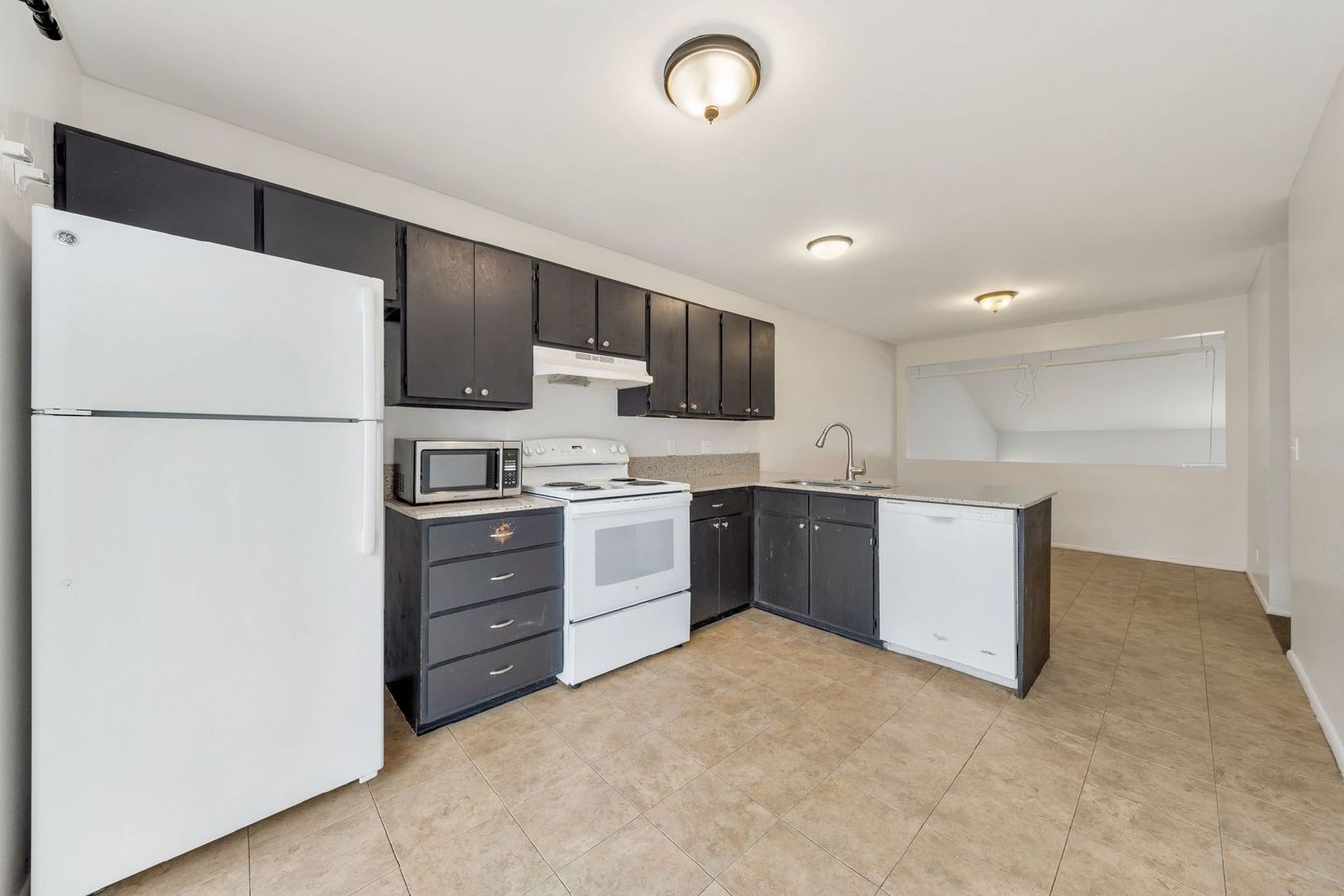 Murray Cul-de-sac Side by Side Duplex with New Carpet and Paint property image