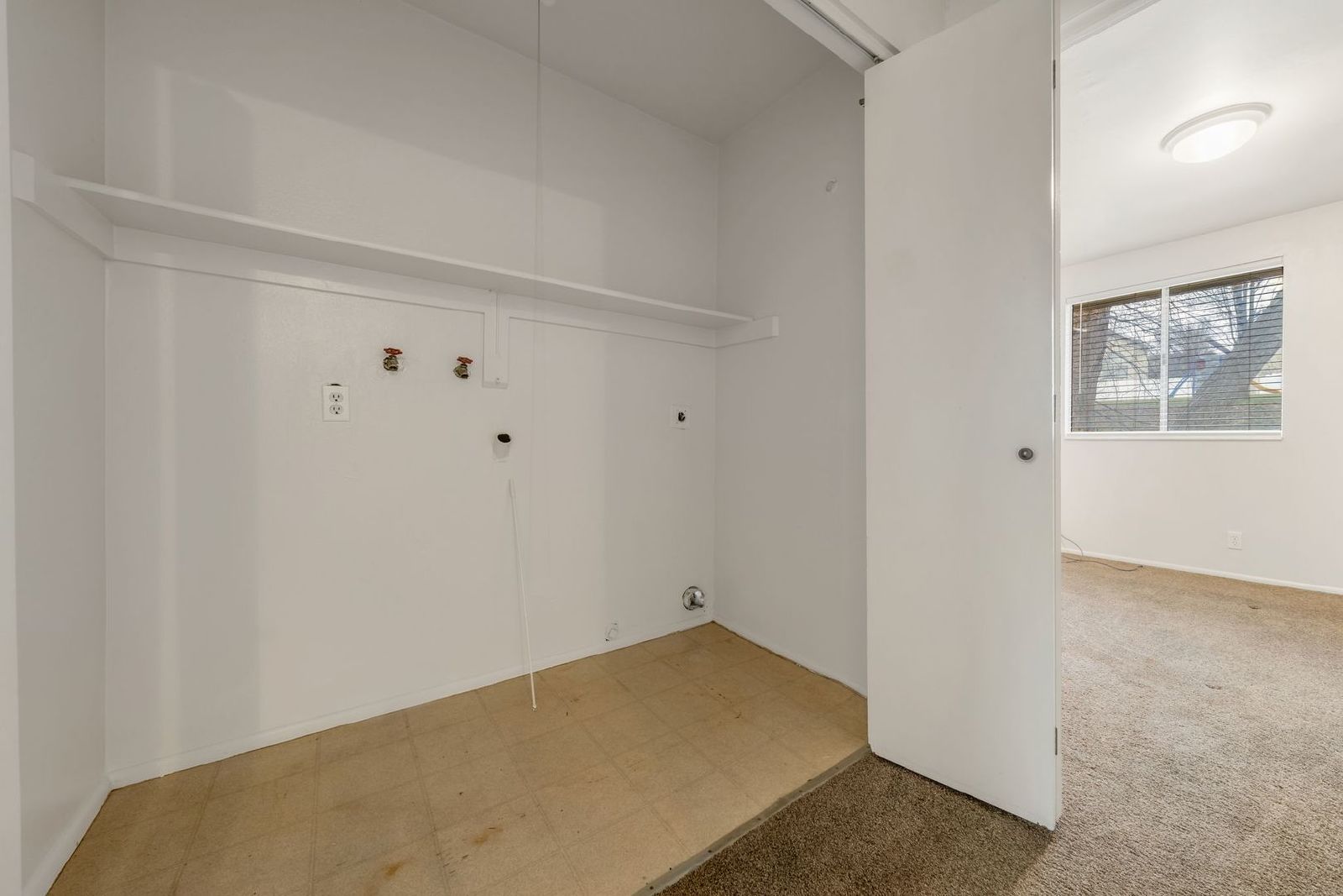 Murray Cul-de-sac Side by Side Duplex with New Carpet and Paint property image