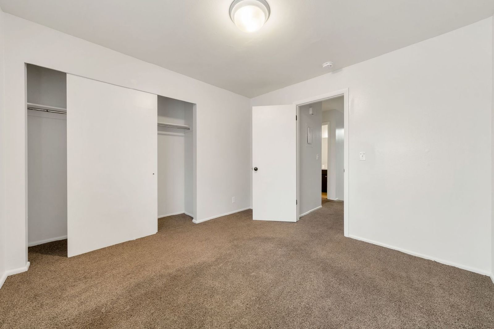 Murray Cul-de-sac Side by Side Duplex with New Carpet and Paint property image