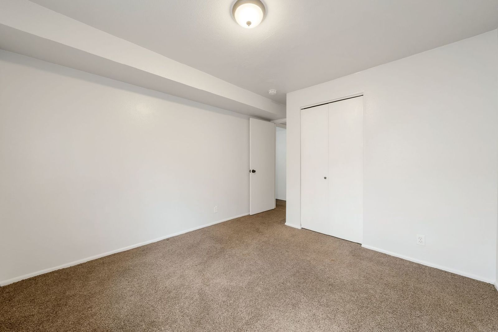 Murray Cul-de-sac Side by Side Duplex with New Carpet and Paint property image