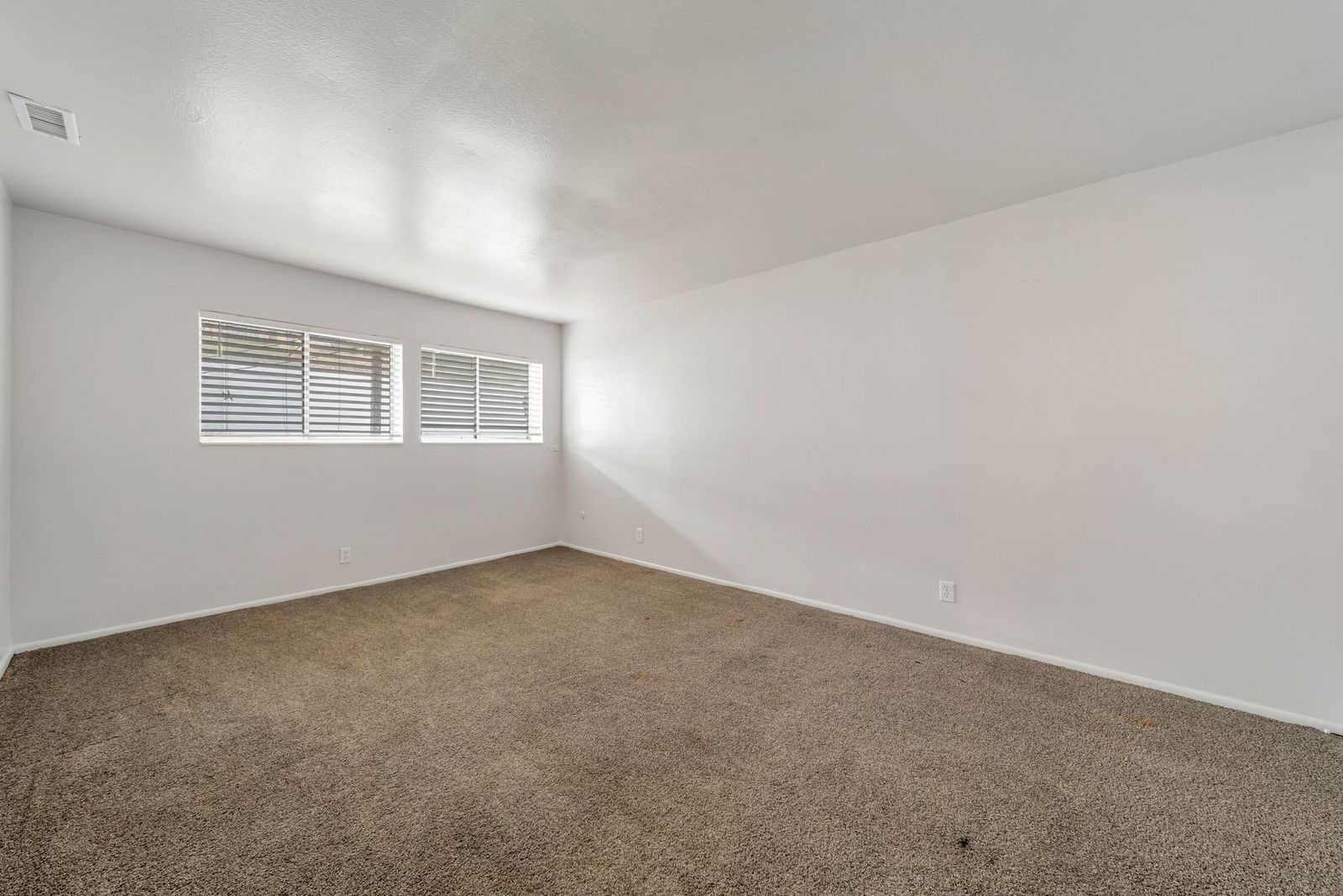 Murray Cul-de-sac Side by Side Duplex with New Carpet and Paint property image