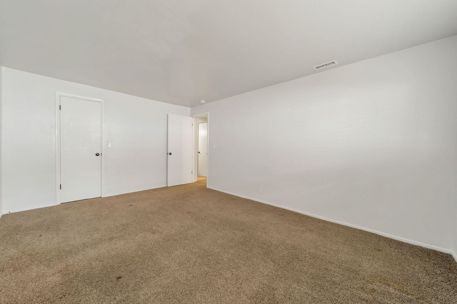 Murray Cul-de-sac Side by Side Duplex with New Carpet and Paint property image