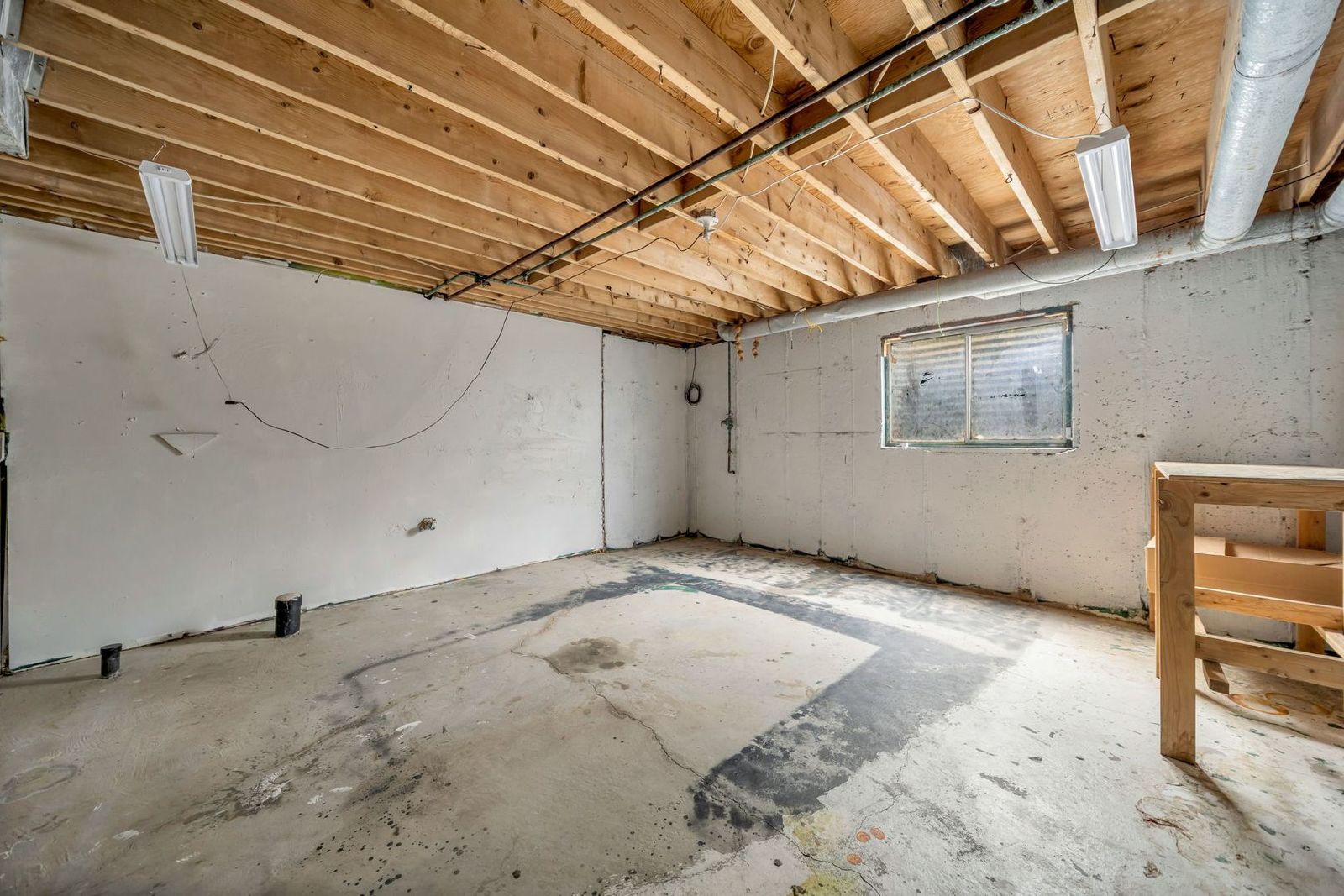 Murray Cul-de-sac Side by Side Duplex with New Carpet and Paint property image