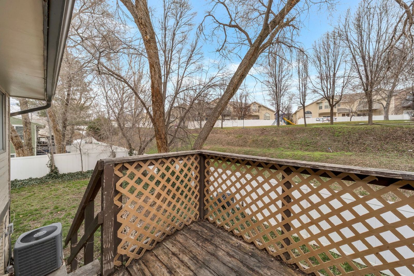 Murray Cul-de-sac Side by Side Duplex with New Carpet and Paint property image