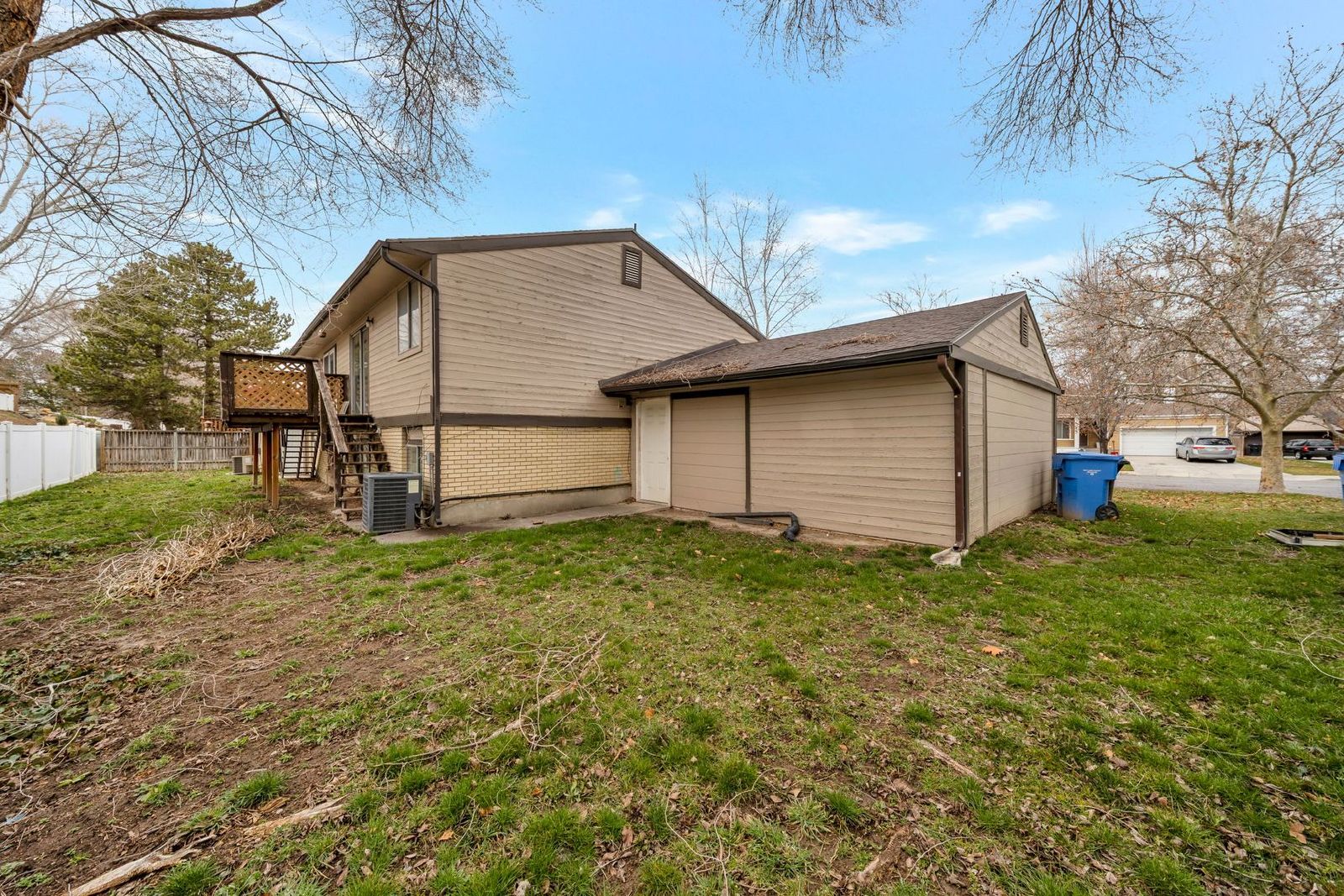 Murray Cul-de-sac Side by Side Duplex with New Carpet and Paint property image