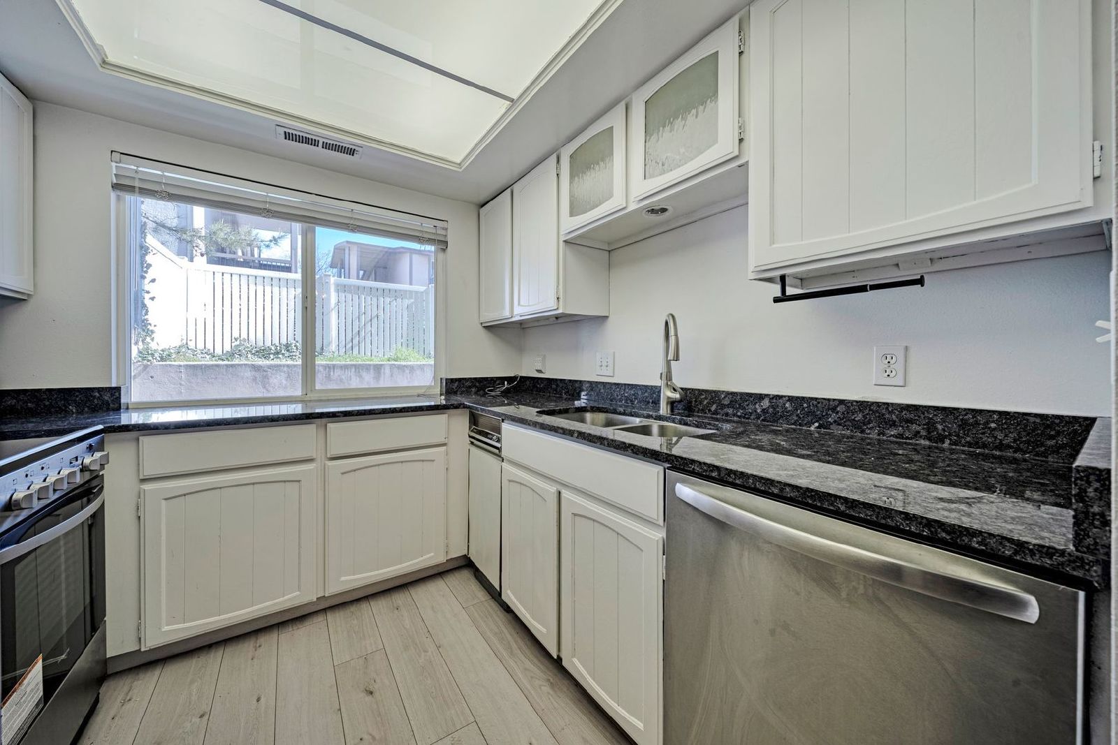 Ground Level 2 Bedroom 2 Bathroom Condo- Gated Murray Community property image