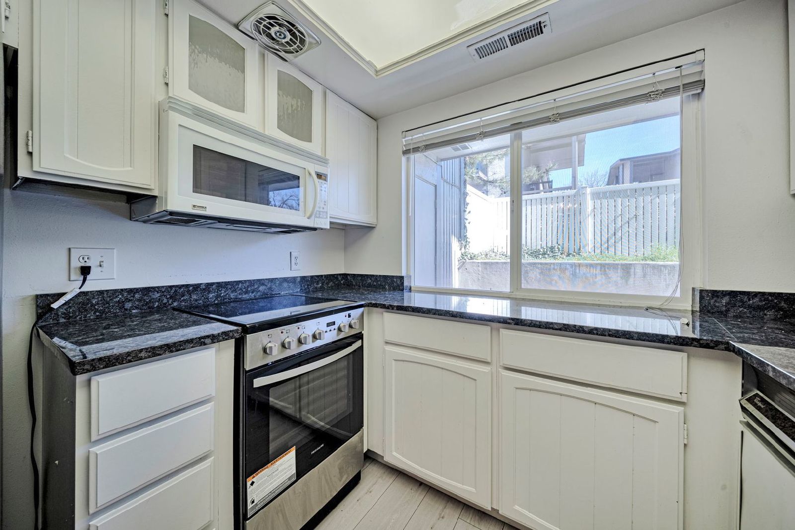 Ground Level 2 Bedroom 2 Bathroom Condo- Gated Murray Community property image