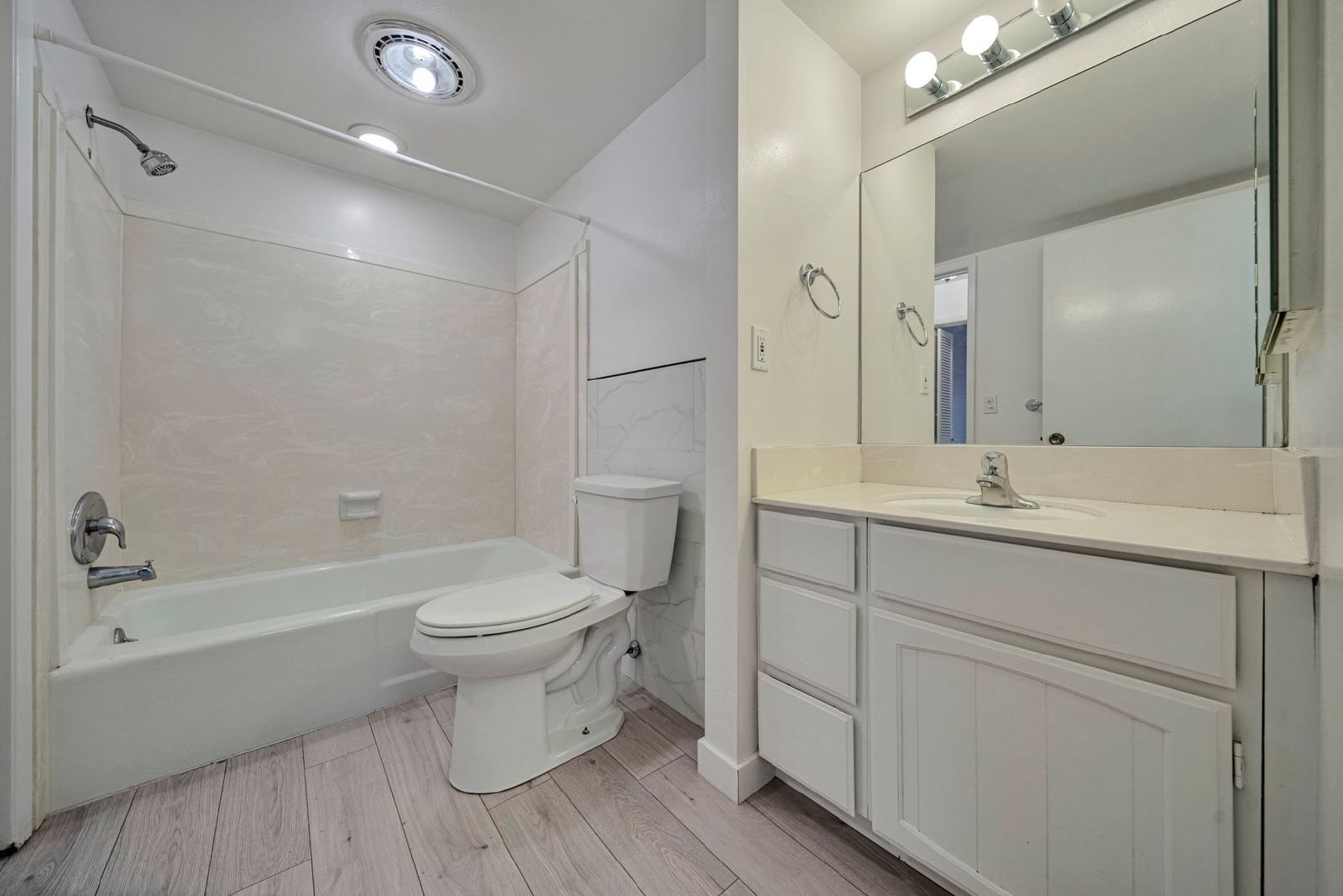 Ground Level 2 Bedroom 2 Bathroom Condo- Gated Murray Community property image