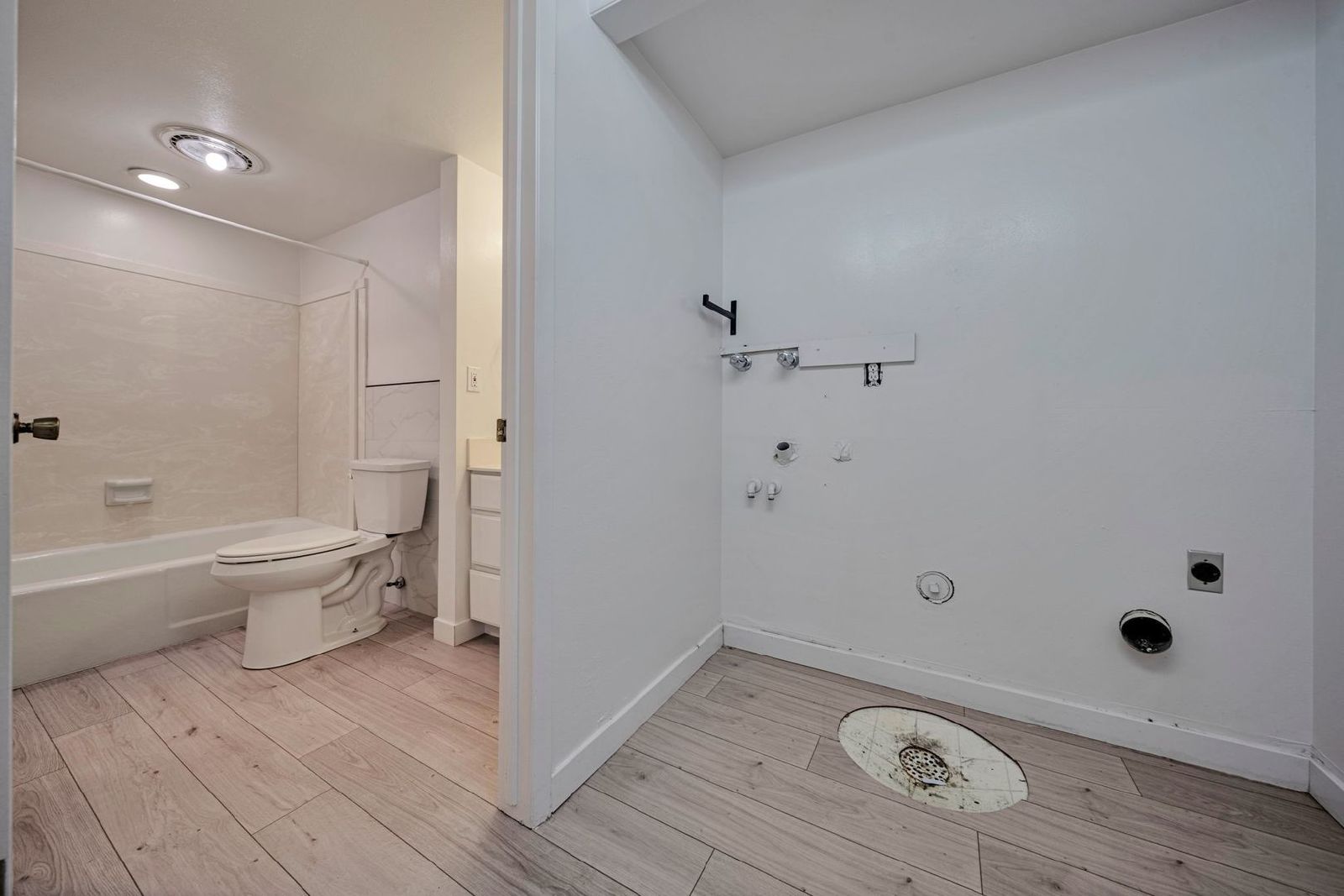 Ground Level 2 Bedroom 2 Bathroom Condo- Gated Murray Community property image