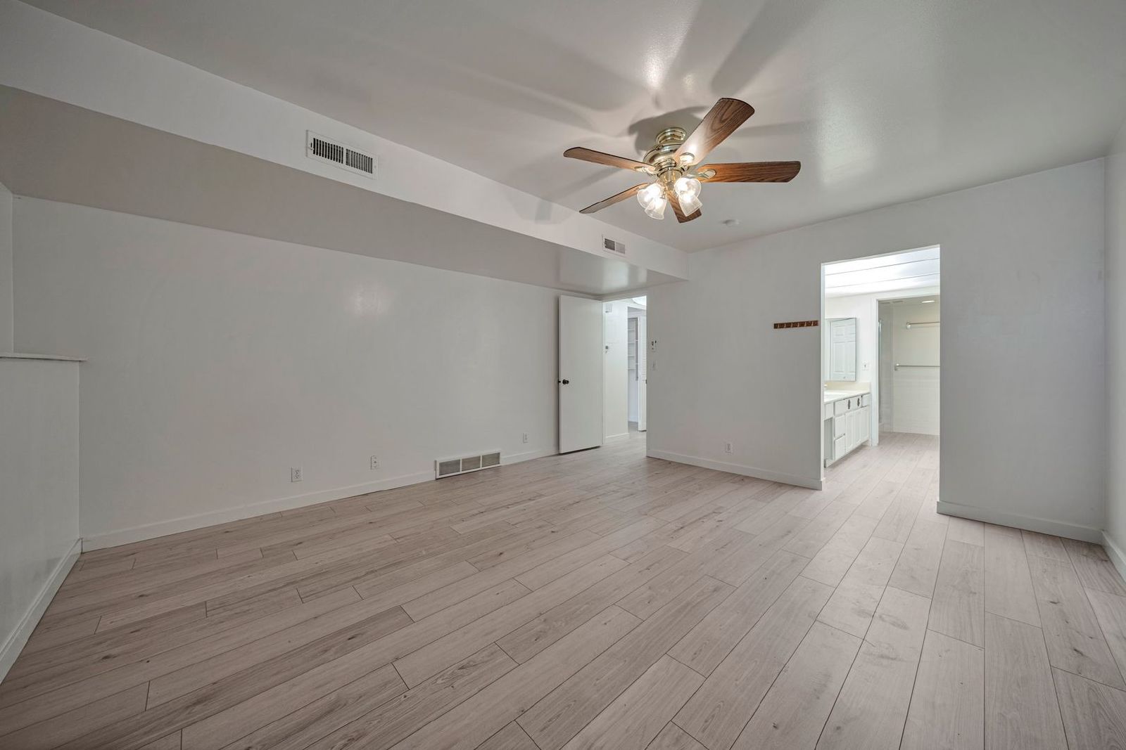 Ground Level 2 Bedroom 2 Bathroom Condo- Gated Murray Community property image