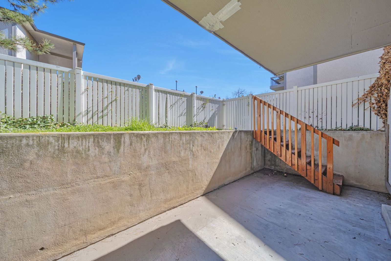 Ground Level 2 Bedroom 2 Bathroom Condo- Gated Murray Community property image