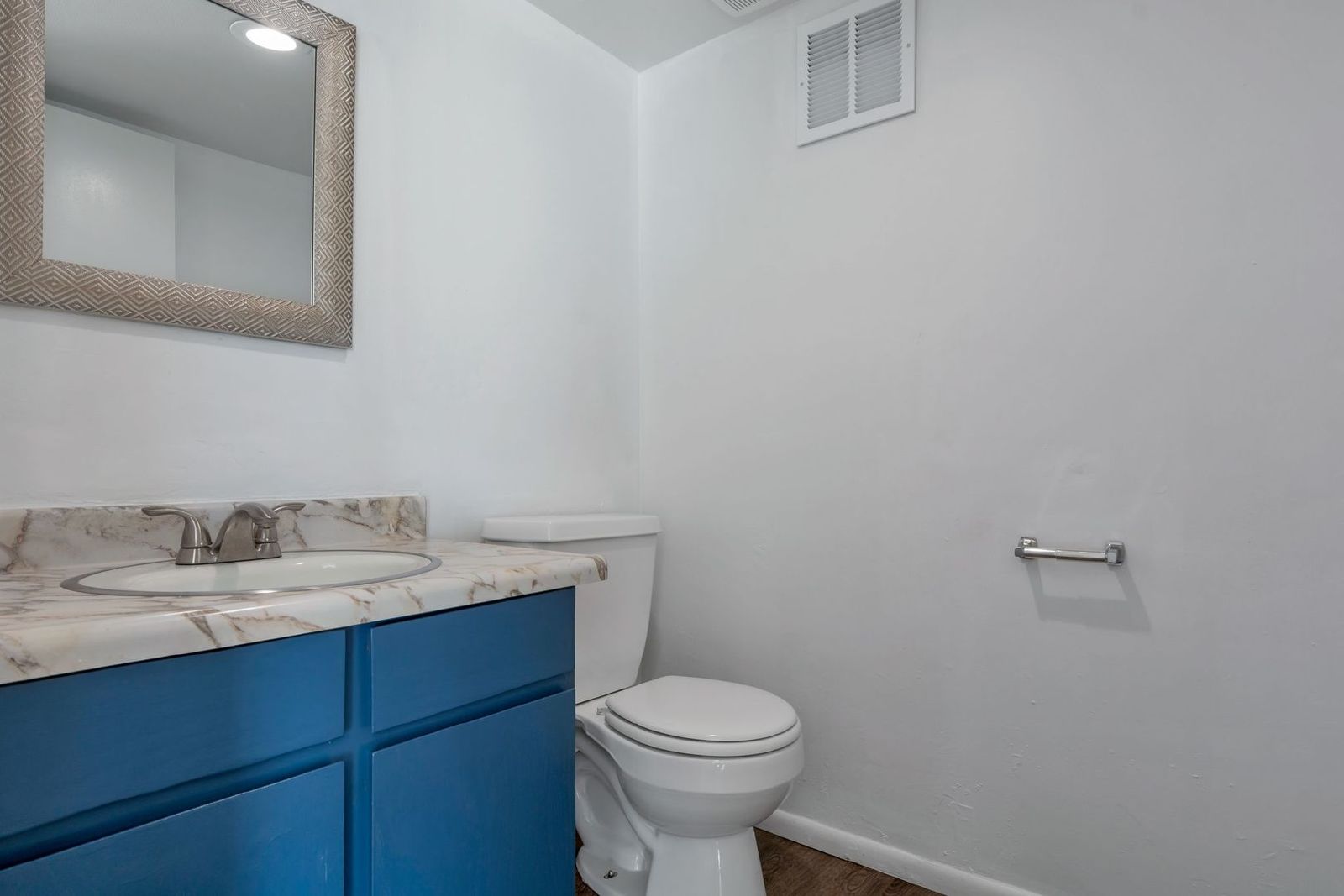 NEW CARPET - 3 Bed, 2 Bath Midvale Duplex with Garage property image