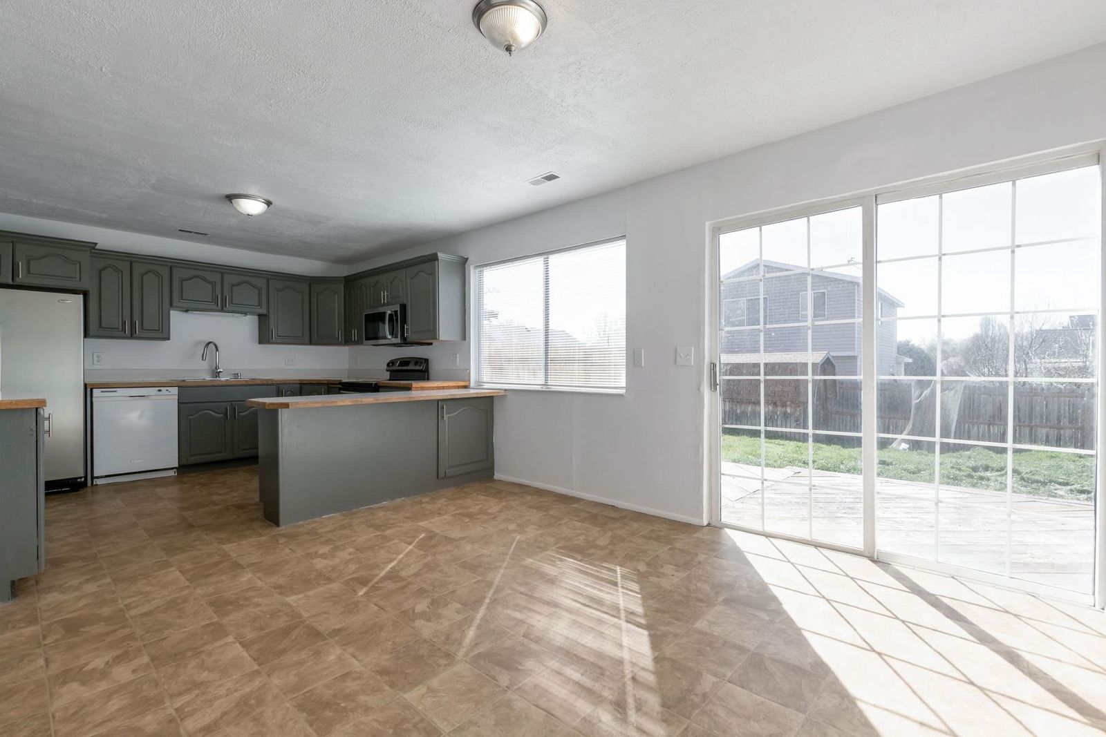 NEW CARPET - 3 Bed, 2 Bath Midvale Duplex with Garage property image