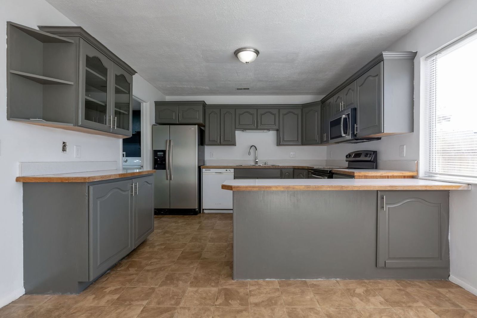 NEW CARPET - 3 Bed, 2 Bath Midvale Duplex with Garage property image