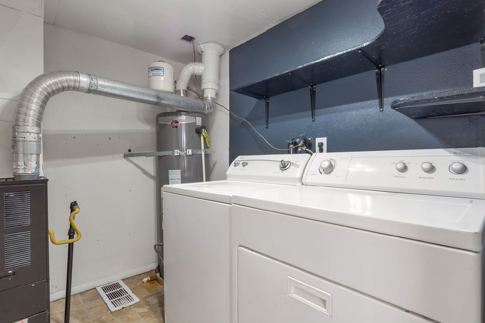 NEW CARPET - 3 Bed, 2 Bath Midvale Duplex with Garage property image