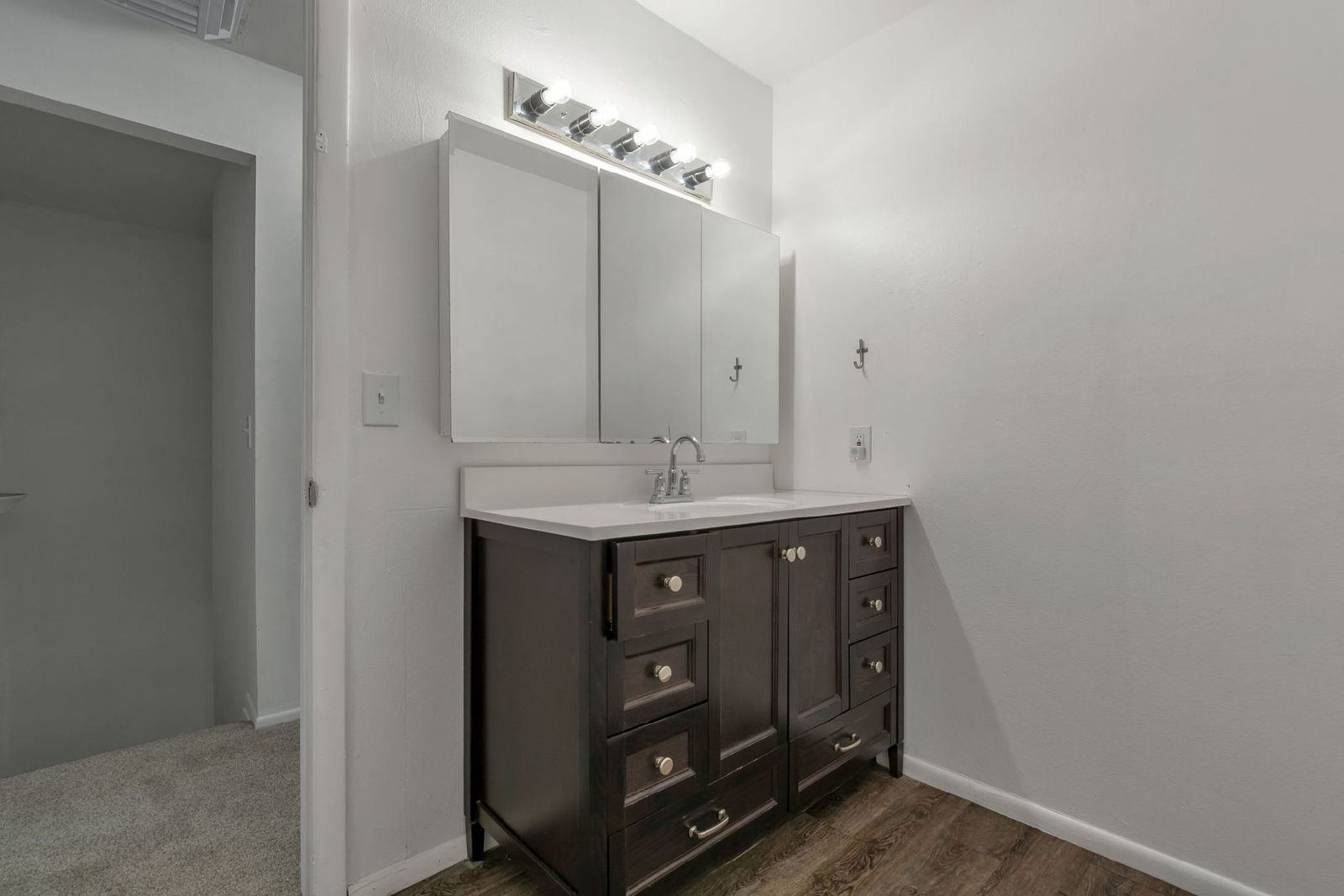 NEW CARPET - 3 Bed, 2 Bath Midvale Duplex with Garage property image