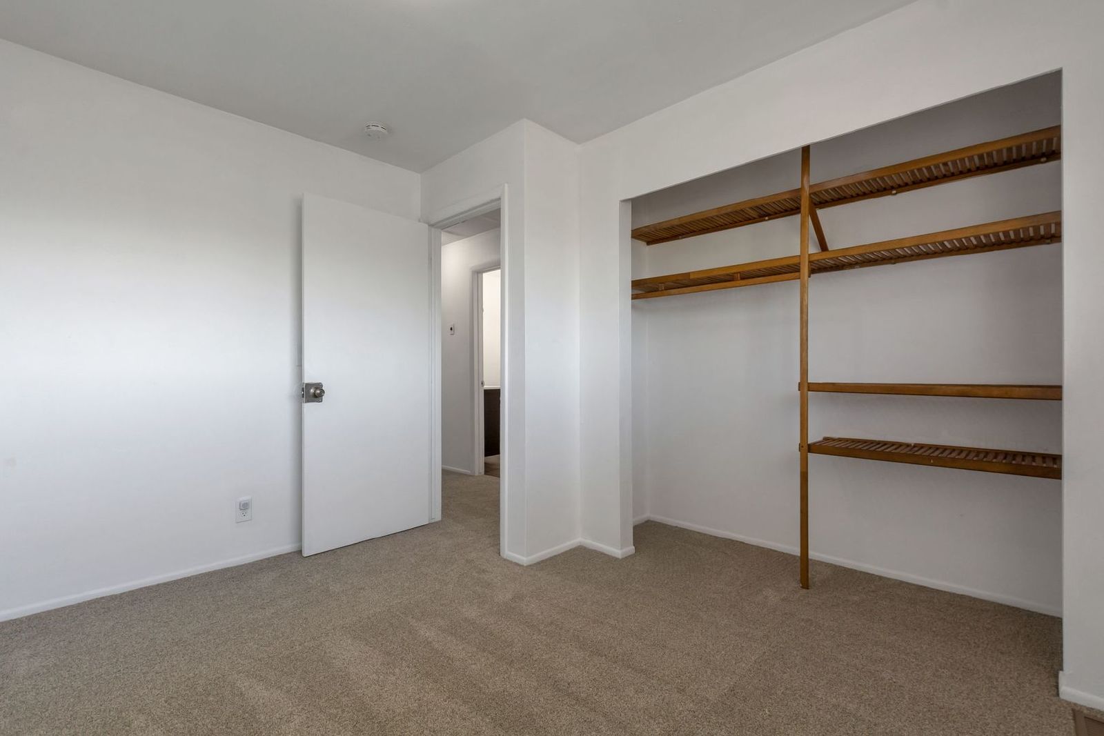 NEW CARPET - 3 Bed, 2 Bath Midvale Duplex with Garage property image