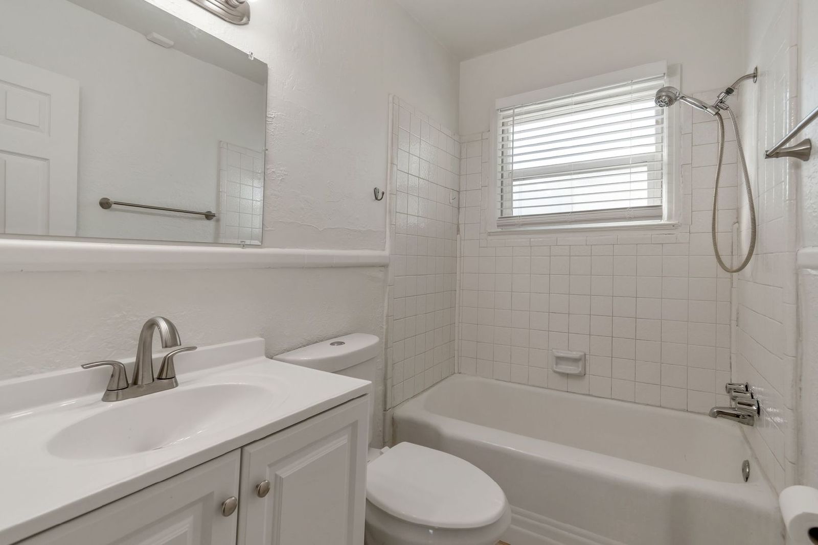 Top-Floor 1-Bed 1 Bath - Downtown Living  – FREE On-Site Laundry property image