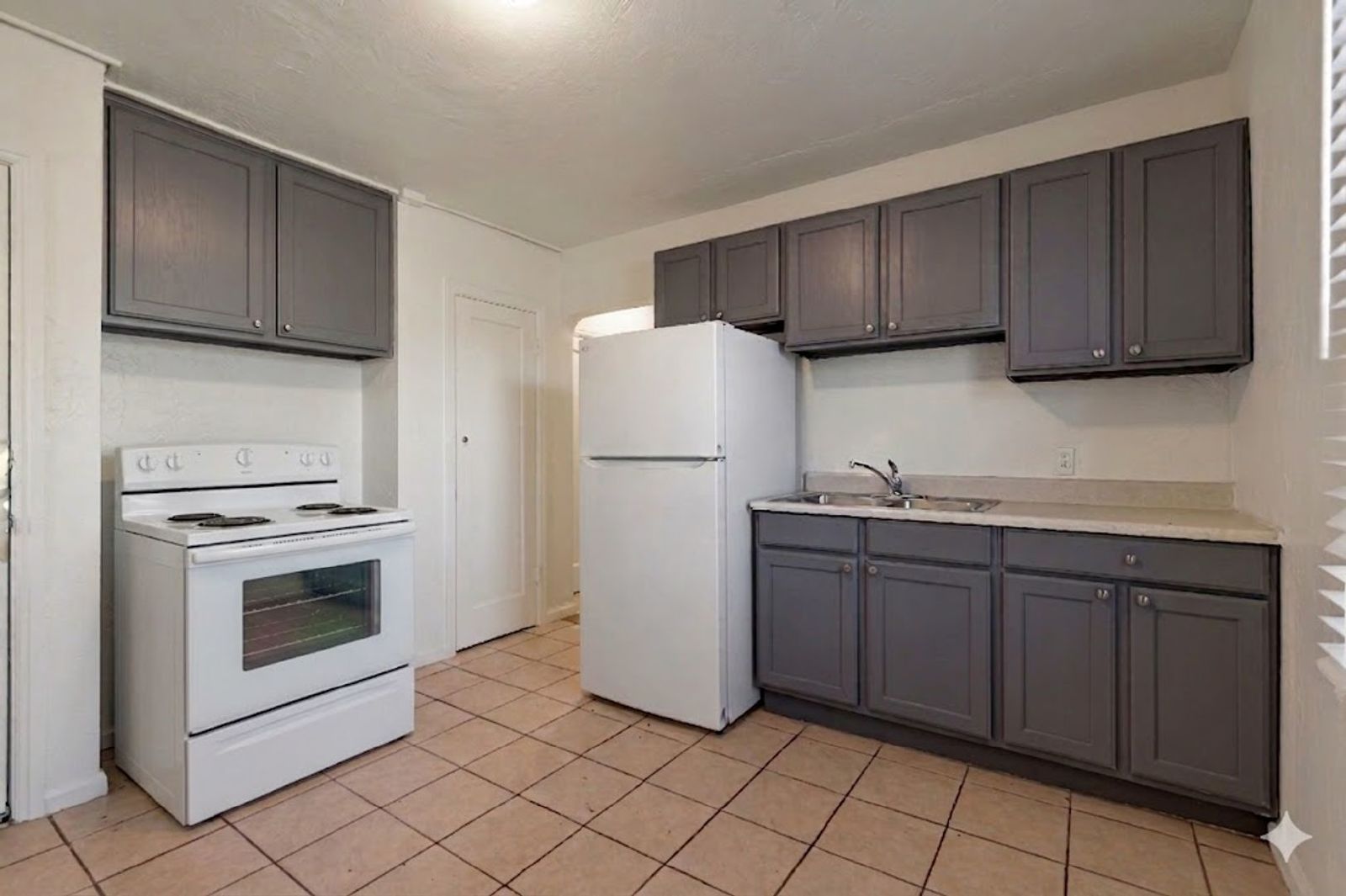 Top-Floor 1-Bed 1 Bath - Downtown Living  – FREE On-Site Laundry property image